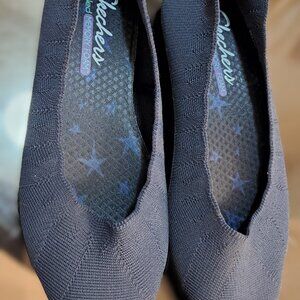 Skechers Cooled Memory Foam Flats easy slip on Size 7